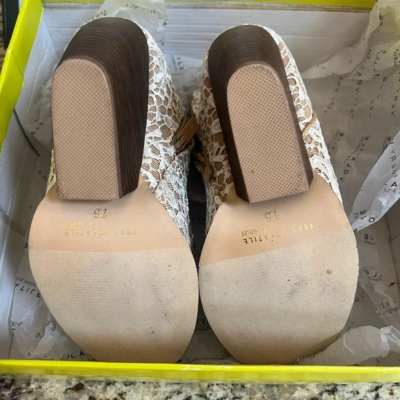 Very Volatile Women's Lace Overlay Ankle Boots - Cream and Tan - Picture 4 of 8